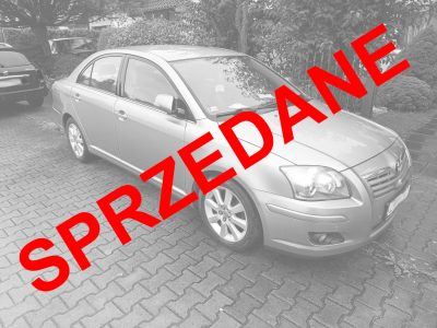 Syndyk sprzeda samochód Toyota Avensis