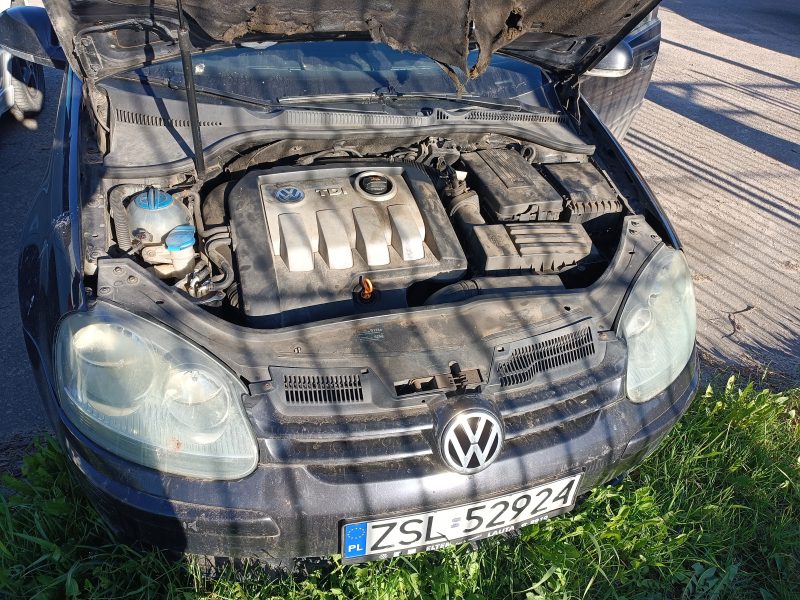 Syndyk sprzeda samochód osobowy VOLKSWAGEN GOLF V 1.9 TDi