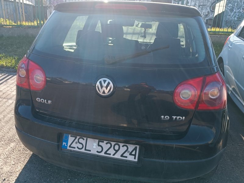 Syndyk sprzeda samochód osobowy VOLKSWAGEN GOLF V 1.9 TDi