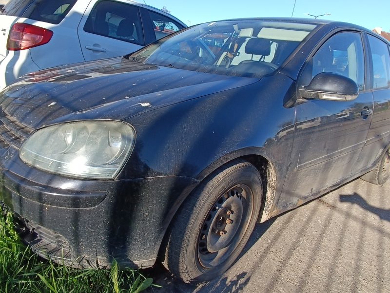 Syndyk sprzeda samochód osobowy VOLKSWAGEN GOLF V 1.9 TDi