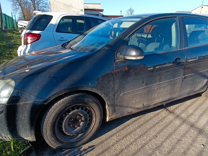 Syndyk sprzeda samochód osobowy VOLKSWAGEN GOLF V 1.9 TDi