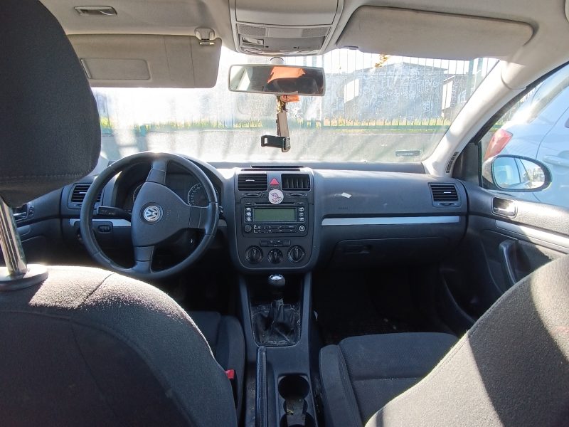 Syndyk sprzeda samochód osobowy VOLKSWAGEN GOLF V 1.9 TDi