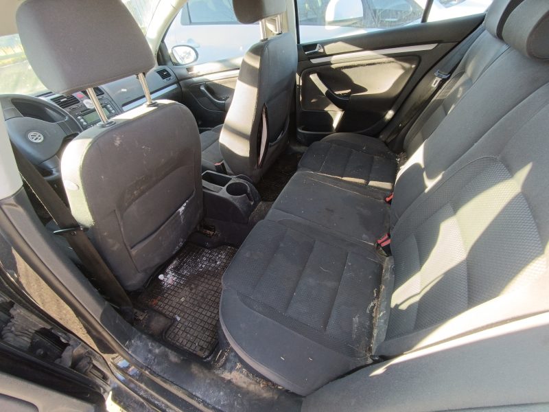 Syndyk sprzeda samochód osobowy VOLKSWAGEN GOLF V 1.9 TDi